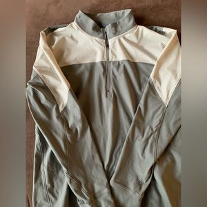 Under Armour Men’s XXL, 1/4 zip, excellent condition. Fits more like an XL.